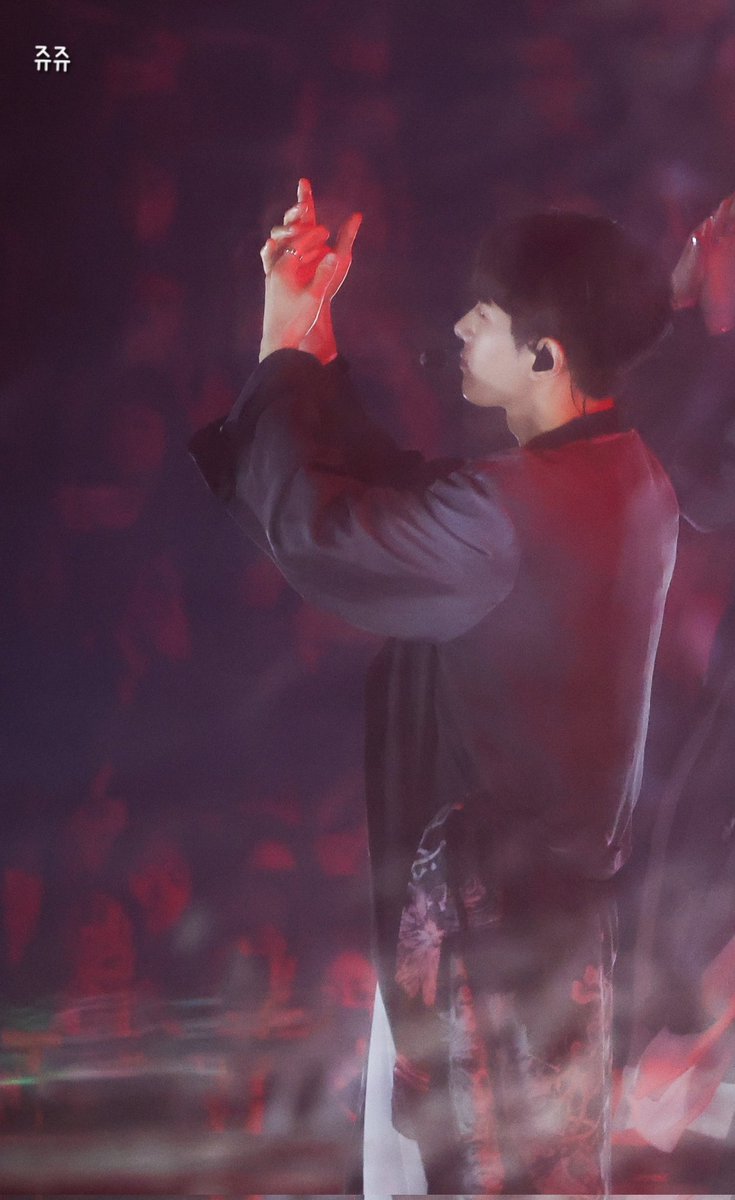 dpfghfflr's tweet photo. 240412 인피니트 리미티드에디션 앵콜콘

천에 가려도 잘생김은 가려질수 없지🤭

#인피니트 #INFINITE #인피니트콘서트  #LIMITED_EDITION_ENCORE #김명수 #엘 https://t.co/tdSK5FAMho