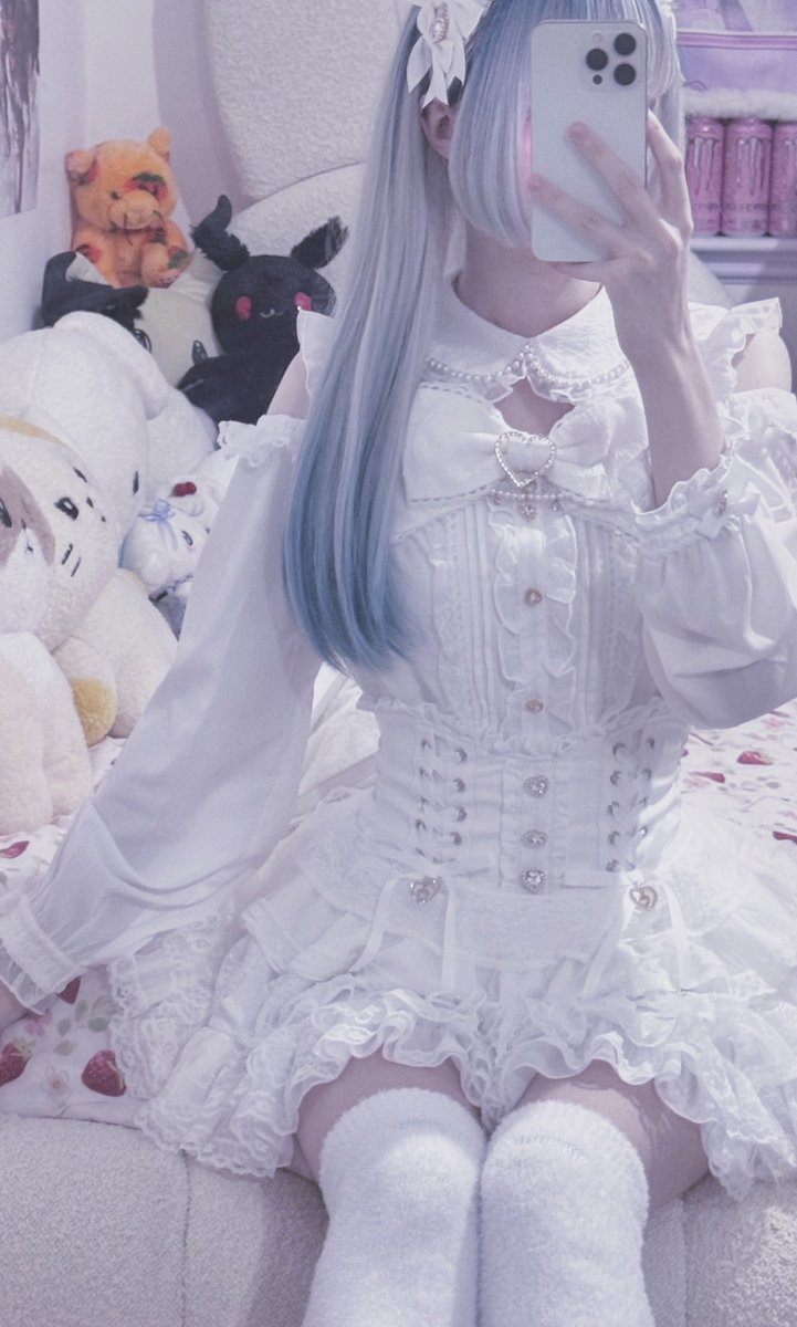 take me back i need to start wearing all white coords again this was peak angel