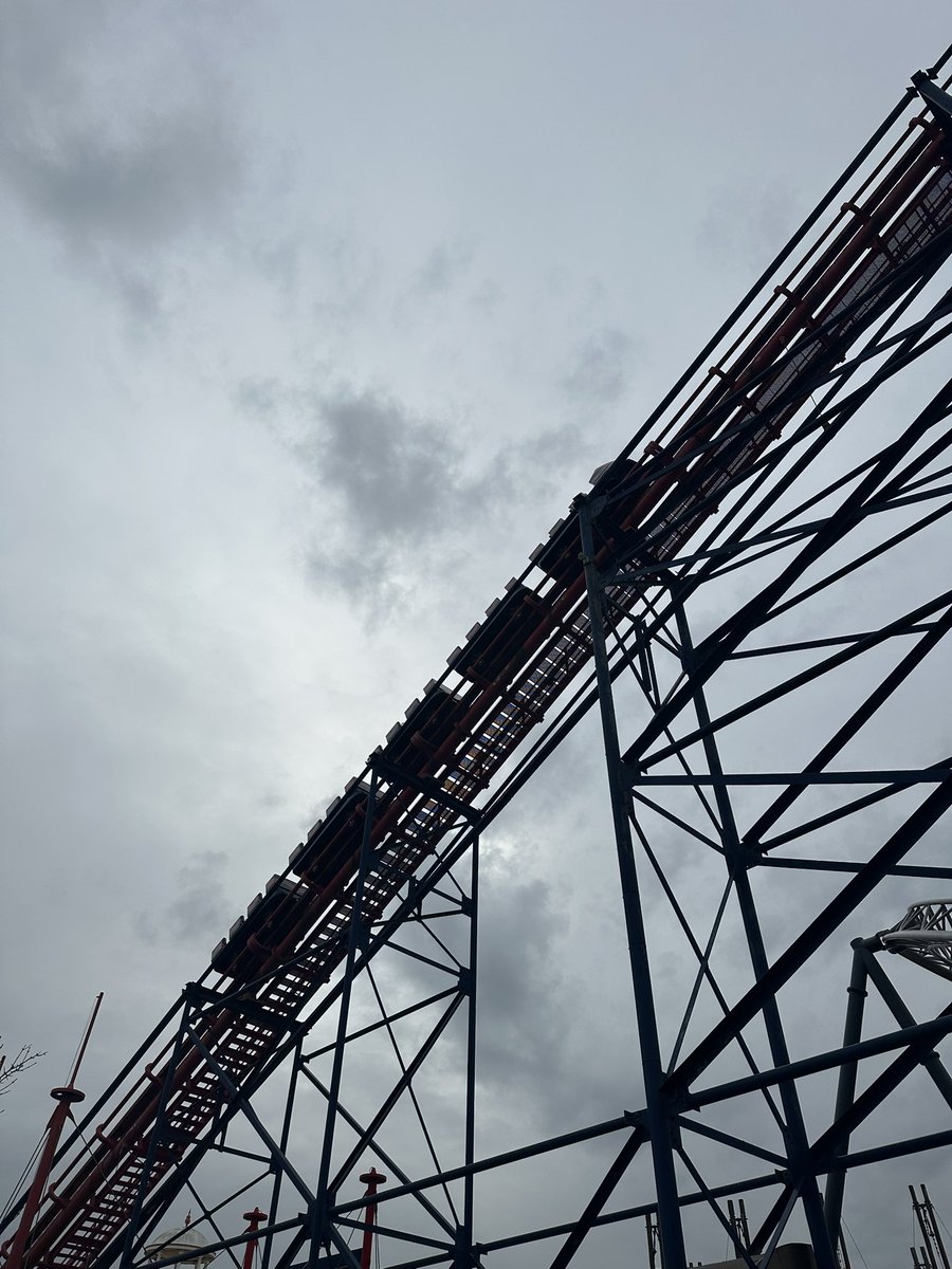 JakeDow2005's tweet photo. The Big One is running a TWO Train service! @Pleasure_Beach #TheBigOne #Blackpool #BlackpoolPleasureBeach #PleasureBeach https://t.co/yTVUhcWD9S
