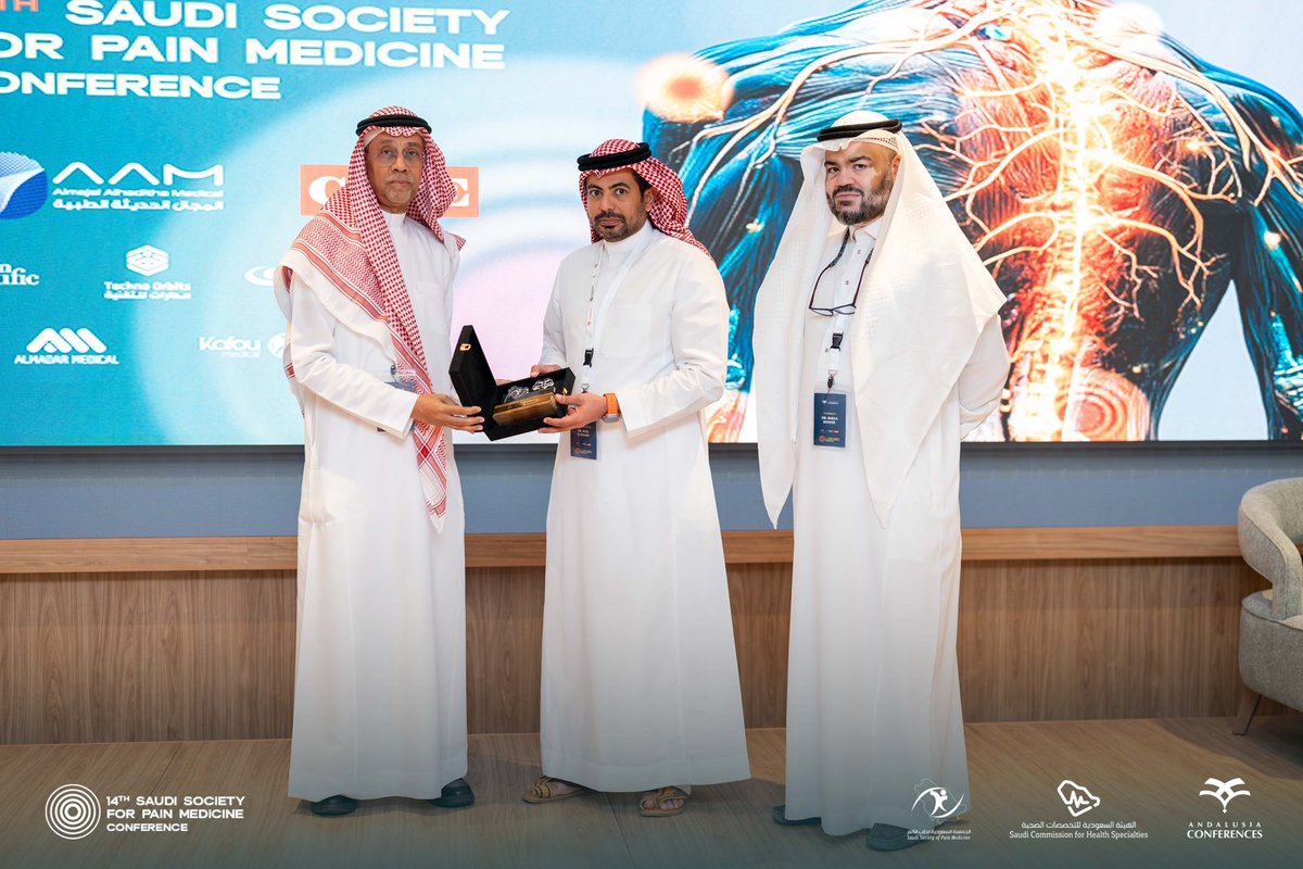 SSPainMedicine's tweet image. تكريم الجمعية لنخبة من الأطباء المتميزين في المؤتمر الرابع عشر للجمعية السعودية لطب الألم 

#kauweb
#fom_med_kau 
#kauhospita
#Nursing 
#pain  
#صحة
#جامعة_الملك_عبدالعزيز 
#CSSC