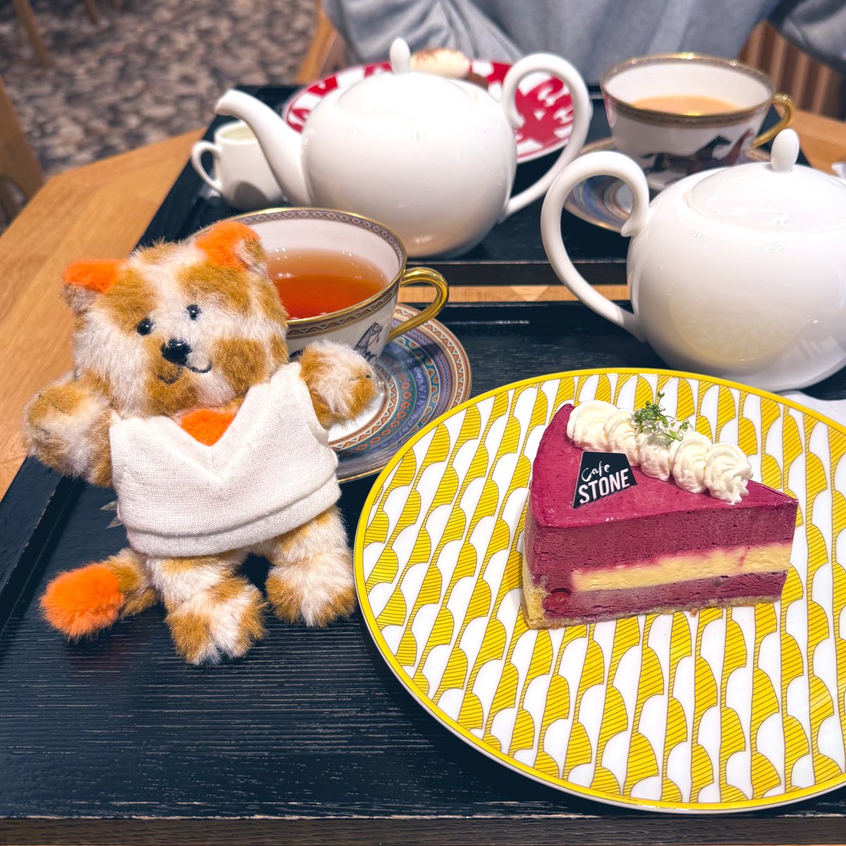 ryochi_i7's tweet photo. ケッピ無事に連れて帰ってきたよ🥹🫂
ケーキの袋に寝かせてもらってました🤭
お店の方やさしくて好き。ありがとう🥹時間なくて受け取りだけで帰ったけどまた行く🫶
ブリズ兼任FFに特に!お勧めします!!床は石ころ敷き詰め柄だよ☺️(足もと写真は前に撮ったやつ)
#stonecafe https://t.co/PH9yY32Q4X