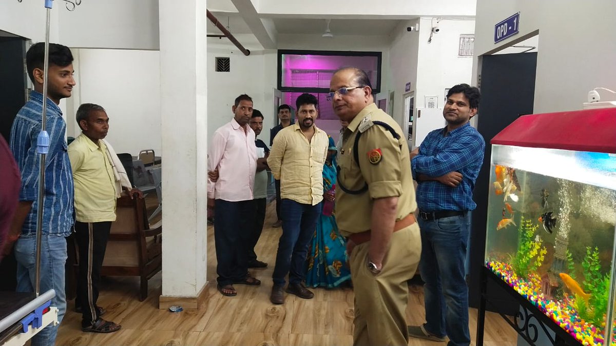 अग्निशमन सेवा शहीद स्मृति दिवस के अवसर पर आज 14.4.2025 को मुख्य अग्निशमन अधिकारी जनपद फतेहगढ़ महोदय के नेतृत्व में शोक परेड का आयोजन कर समस्त उपस्थित अधिकारियों/कर्मचारियों को पिन फ्लैग  लगाए गए,हरी झंडी दिखाकर जागरूकता रैली को रवाना किया| <a href="/fireserviceup/">Fire & Emergency Services Uttar Pradesh Police</a> <a href="/fatehgarhpolice/">FATEHGARH POLICE</a>