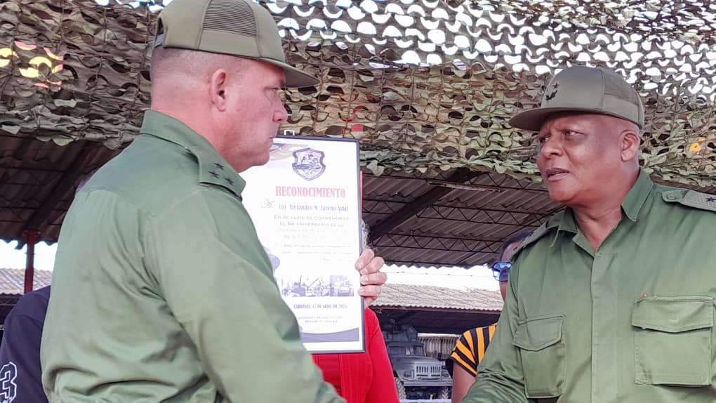 🇨🇺 ¡HONOR A LOS TANQUISTAS EN SU DÍA!

Hoy rendimos homenaje a los valientes que, desde sus blindados, defienden la Patria. En Girón, sus cañones escribieron historia. ¡Gloria a quienes llevan ese legado!

#64AñosDeGirón