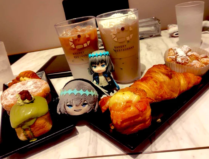 オベ、オベ、パンとチキンだよ 