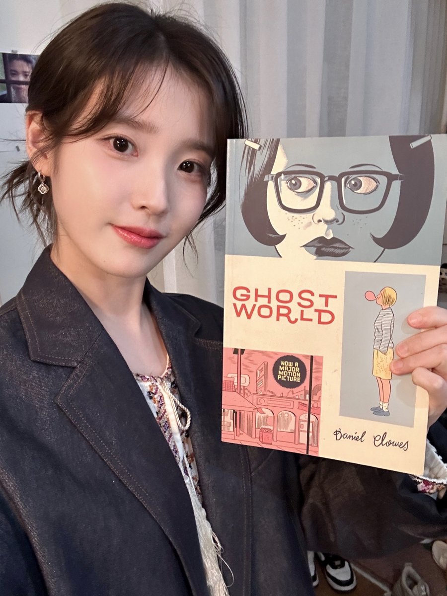 _IUofficial's tweet photo. [📷] 
250418
백은하의 주고받고

아이유와 주고받는 이 순간이 
끝나지 않기를 바라요..💧
모든 시간을 주어서라도
영원히 관객이 될게🫶

#아이유 #IU 
#백은하의주고받고 https://t.co/TYRMtjoMvu