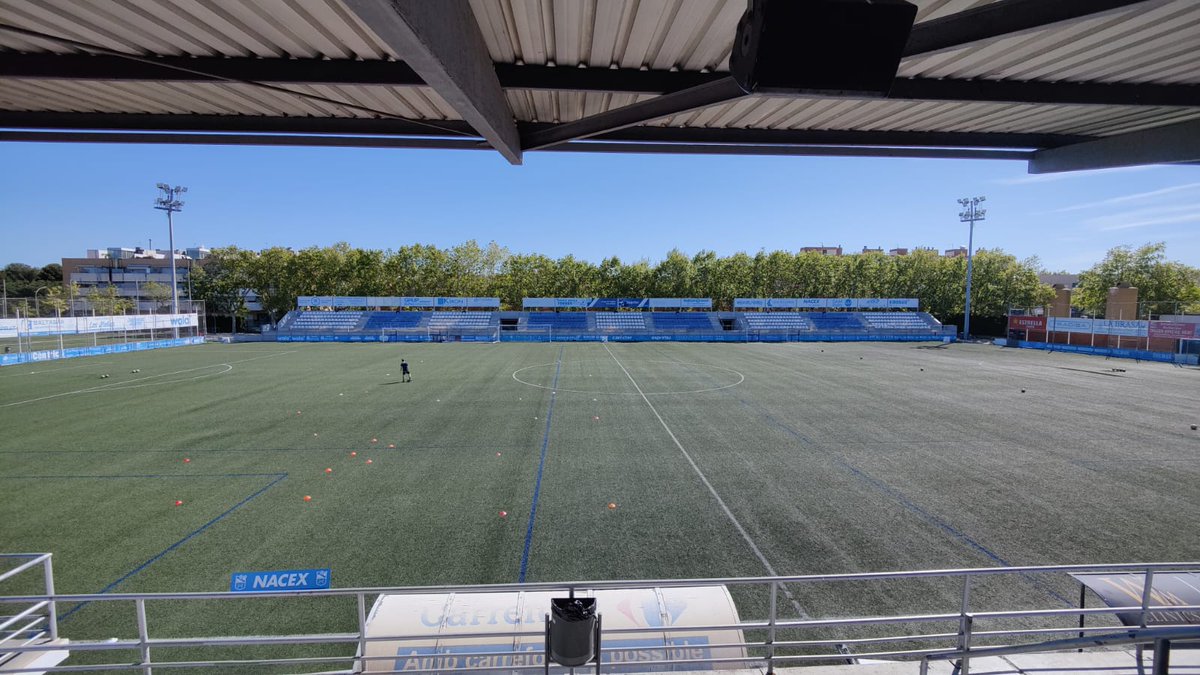 Tot a punt al Municipal Sagnier <a href="/aeprat1945/">AE Prat</a> - <a href="/CELHospitalet/">CE L'Hospitalet</a> amb les veus d' <a href="/ericballe00/">Eric Ballester Navarro</a> i <a href="/tongarbe/">Toni García Bernardo</a>
📻 #89.1FM