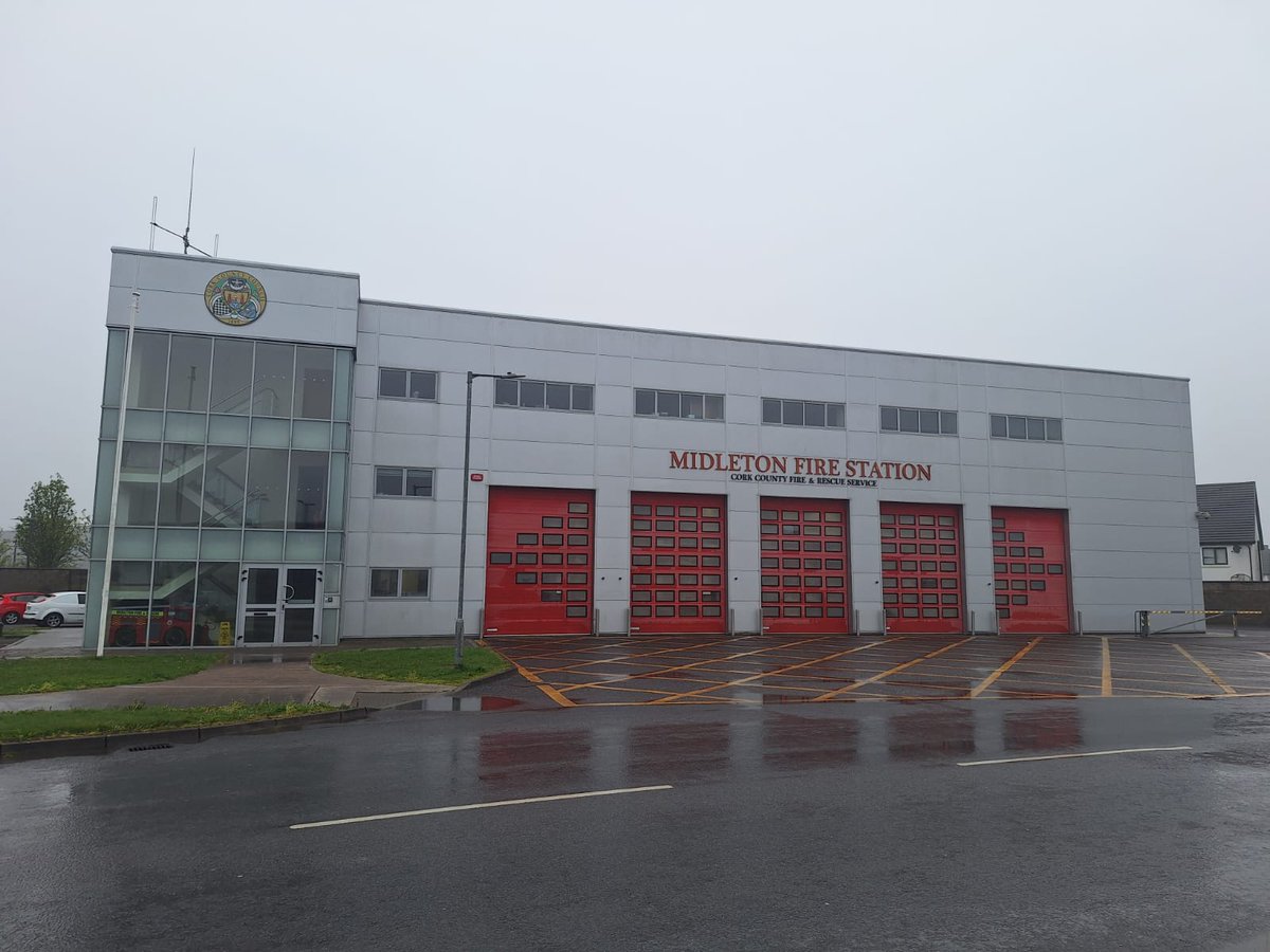 🚒Cork County Fire Service was tasked to a fire at a commercial recycling facility at Knockgriffin, Midleton just after midnight today (Friday).
 
Six appliances from Midleton and Cobh Fire Brigades attended the incident, and the fire was brought under control at approximately