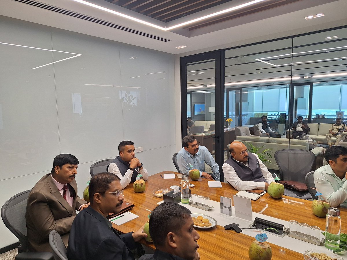 sanghaviharsh's tweet photo. Visited Deloitte's Bangalore unit with senior officials from the Home Department and police officers. We discussed cybercrime, cybersecurity, and tech-related issues, gaining valuable insights into the latest trends and challenges. https://t.co/kF4yEcILnO