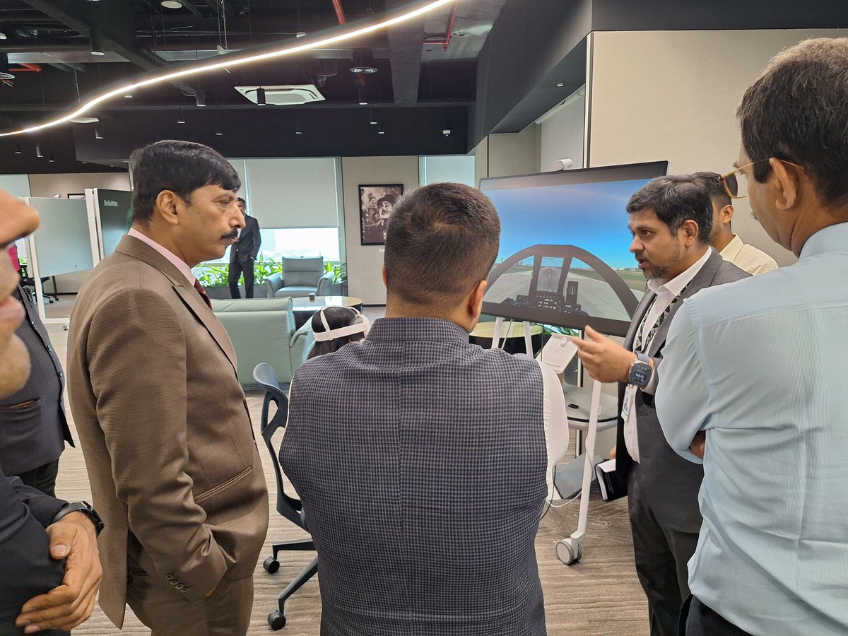 sanghaviharsh's tweet photo. Visited Deloitte's Bangalore unit with senior officials from the Home Department and police officers. We discussed cybercrime, cybersecurity, and tech-related issues, gaining valuable insights into the latest trends and challenges. https://t.co/kF4yEcILnO