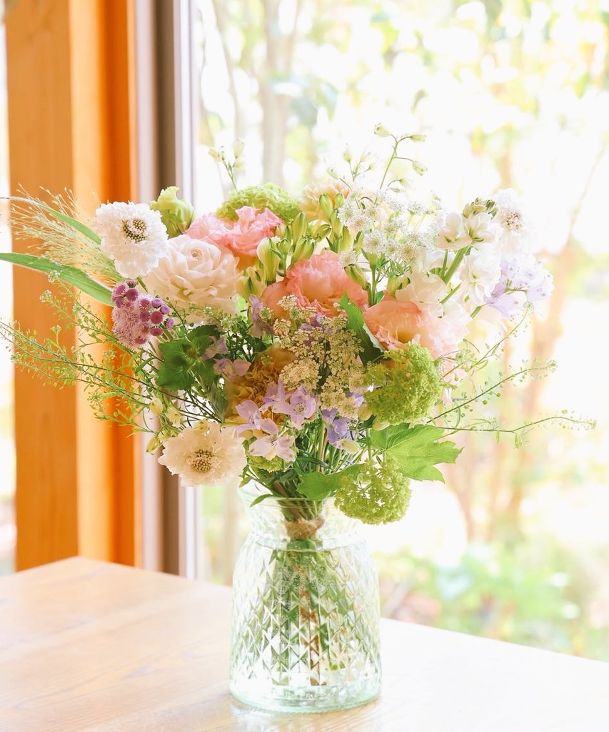 Dervişe  sormuşlar, duası kabul olan birini bilir misin?
Derviş demiş ki; 
Duası kabul olanı değil ama duayı kabul edeni bilirim.

Gül Kokulu Cumamız Hayırlara Vesile Olsun 🌹