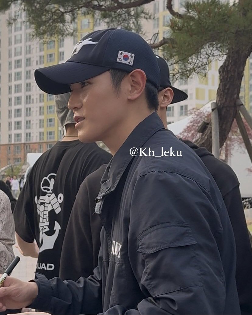 taeyong pics tweet media