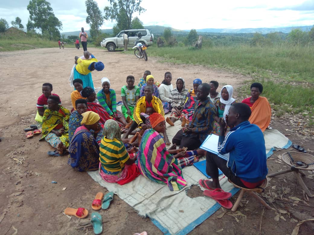 🟡Jeudi,comme dans bien des groupes VICOBA,c’est le jour d’épargne et de concertation.📍A Gasave,les membres se réunissent sous les arbres pour renforcer leur solidarité,planifier l’aveniret gérer leurs micro-crédits.💬Une belle dynamique communautaire en action! #VICOBA <a href="/bdikids/">Burundikids e.V.</a>