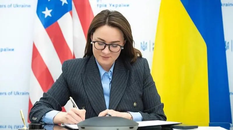 bluhue123's tweet image. Ukraine's economy minister Yulia Svyrydenko says Ukraine has signed outline of minerals deal with US.
The memorandum paves the way for an economic partnership agreement.
Good idea or a mistake?