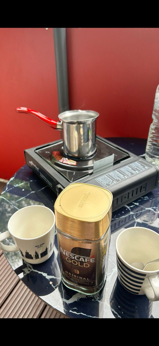 Elektrikler kesilse de o kahve içilecek 😂