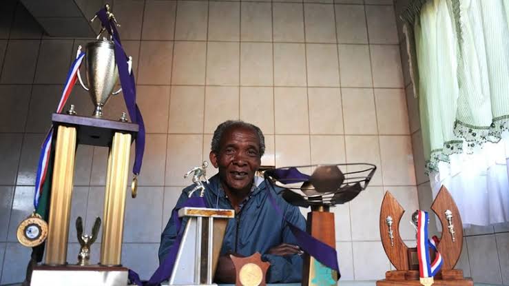 MS_Sharpeville's tweet photo. 😱😱😱😭😭😭
We have been visiting him here at his home in Sharpeville. The man to have brought a trophy to #Setla, Vaal Professionals.
Reat In Peace Ntate Bull Lehoko. 🙏
#RIPBull 🕊️ https://t.co/rFC338A6n2