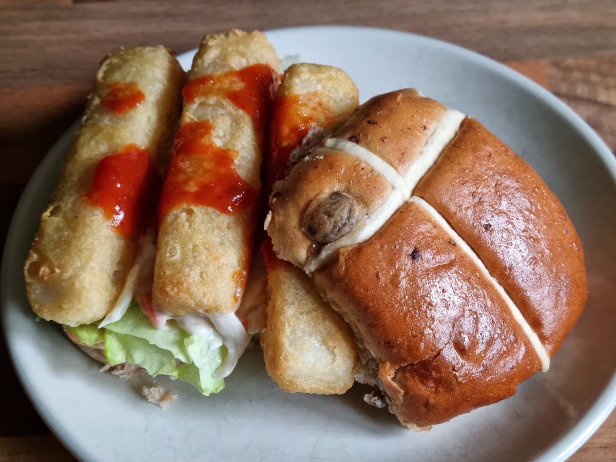 My sister has taught me that on Good Friday it's traditional for Bermudians to eat hot cross buns filled with fishcakes (fish fingers will do!), coleslaw, lettuce, and drizzled with a hit chilli sauce.  So here goes...