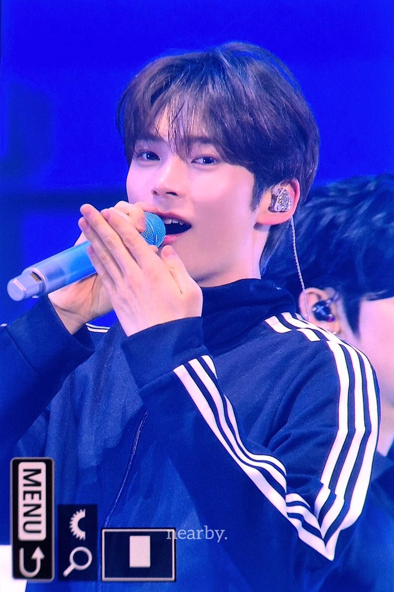 Nearby_shb's tweet photo. 250418 갈발😮😮😮
#ZEROBASEONE #ZB1 #성한빈 #SUNGHANBIN https://t.co/cVExkkhqXO