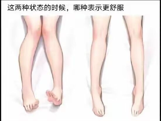 kragoeforx's tweet photo. 根据通常的肢体语言和生物力学来看：

右边的姿势：看起来更舒服、更放松。双脚处于比较自然和稳定的状态。

左边的姿势：双脚向内翻，用脚外侧着地，通常表示紧张、害羞、局促或不适。对大多数人来说，这不是一个自然的、舒服的休息姿势。

因此，右边的姿势表示更舒服。 https://t.co/4cXO8Sv016