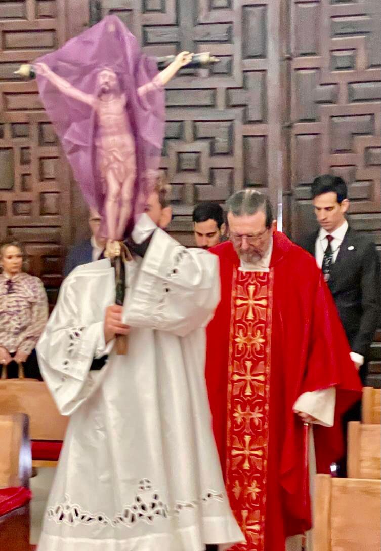 TRIDUO PASCUAL

Como preparación espiritual a la Estación de Penitencia de esta tarde, invitamos a participar en la Celebración de los Santos Oficios donde contemplaremos la Pasión de Nuestro Señor. 

🕐 13:00 
⛪️ Real Parroquia de El Salvador y Santo Domingo de Silos