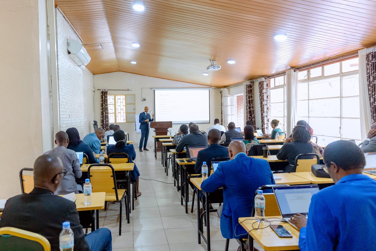 LegalPracticeRW's tweet photo. Hon. MoJ/AG Dr. @eugirashebuja1 delivers a lecture on Universal Jurisdiction to @LegalPracticeRW executive mode students: “We must strike the right balance to end the culture of impunity while establishing safeguards against the potential abuse of universal jurisdiction.” https://t.co/g1lXaDWkT4