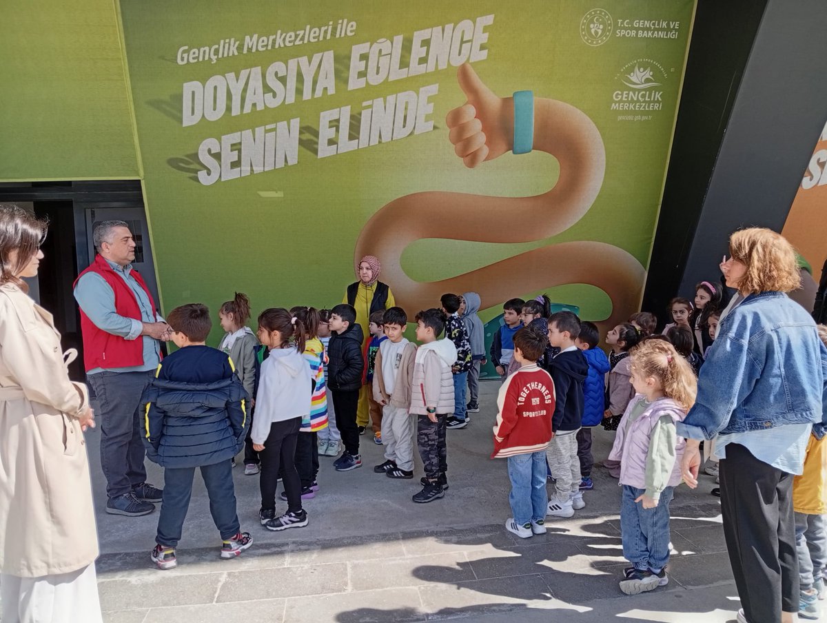 📍 Erzincan On Üç Şubat Gençlik Merkezi

Özel Fidem Koleji anasınıfı öğrencileri ve kıymetli öğretmenlerimizi Gençlik Merkezimizde ağırladık. Minik kardeşlerimize merkezimizde yaptığımız faaliyetler hakkında bilgi verdik