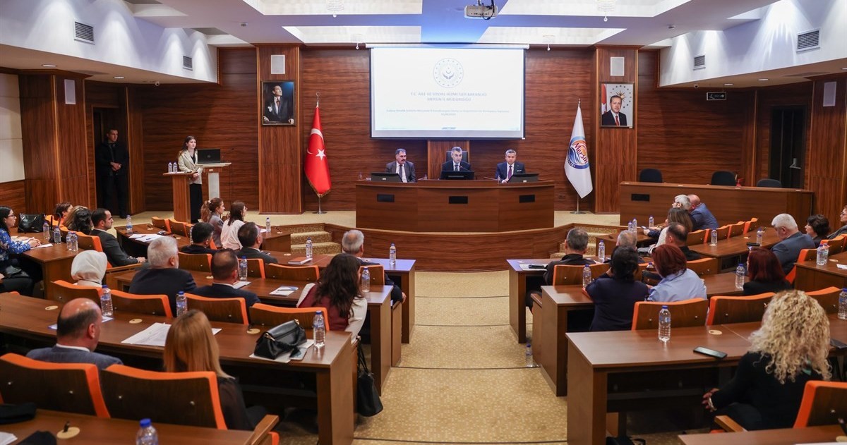 YeniGney's tweet photo. “Kadına yönelik şiddetle sonuna kadar mücadele edeceğiz” 

 https://t.co/CDPPaMa6wT @YENİGÜNEY GAZETESİ aracılığıyla https://t.co/KH0OsP0NPy