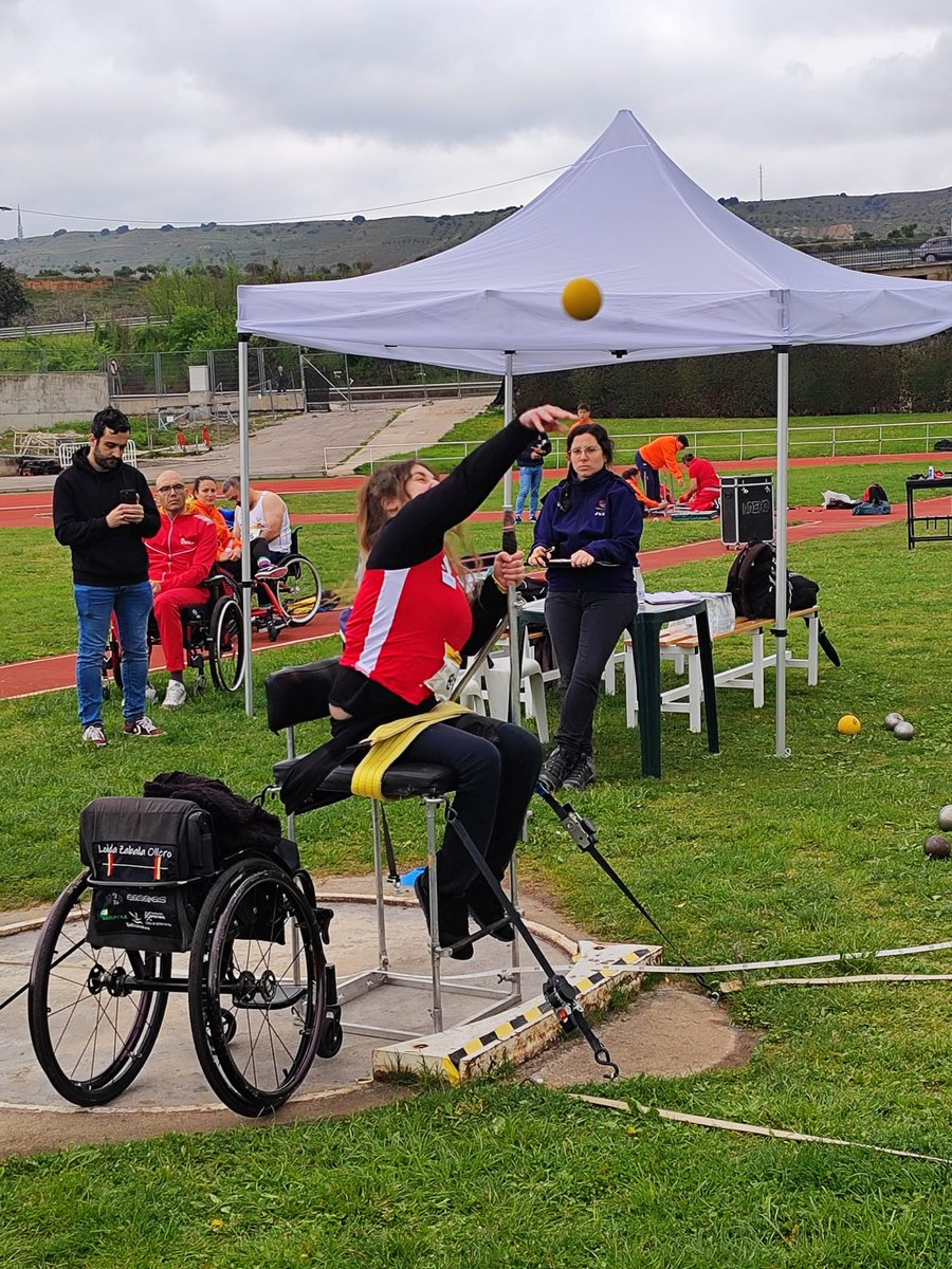 FEDEDDF's tweet photo. Del @Powerlifting al #atletismo

@LoidaZabala fue una de las grandes protagonistas del último Campeonato de España 🇪🇸 en #Guadalajara 

Lanzó en peso 4,56 metros, a 16 centímetros del récord nacional
#athletics #lanzamiento https://t.co/nZIwm7awwg
