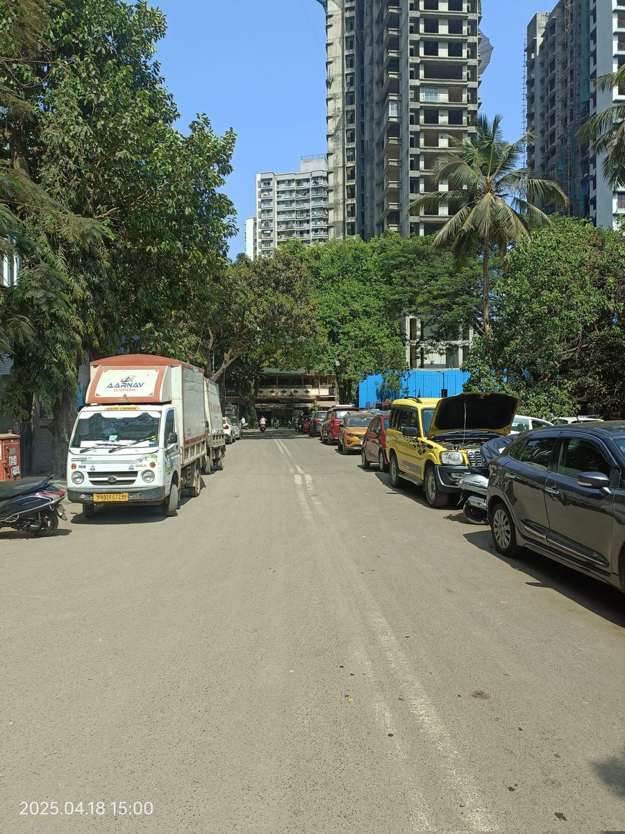 puneet_kabra's tweet photo. Dear @MTPHereToHelp,
Ekta Tripolis, Siddharth Nagar Road No 8 and 2, Motilal Nagar-1, Goregaon West, Mumbai 400104. This is a daily issue of blocking the lane. So many times highlighted, it seems you don't care at all. Safety is on complete toss as night it becomes worse. https://t.co/iAfyBjMQ1O