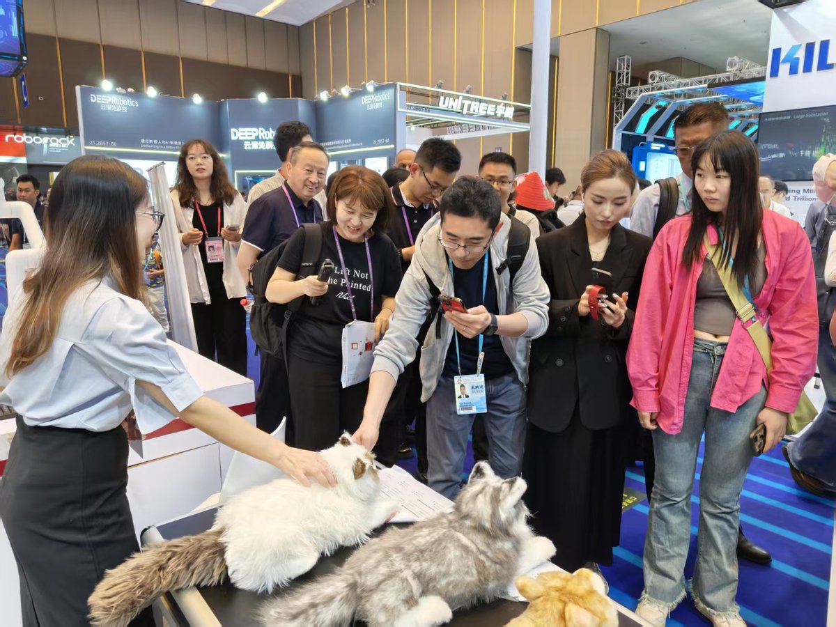 CobotMy's tweet photo. Over the past 4 days at the @cantonfair, our bionic companion robotic petsโ#metaCat, #metaDog, and #metaPandaโcaptured significant attention! ๐ฑ๐ผ
๐ With just one day left at the #137thCantonFair, be sure to visit us at booth #B09-12. ๐
๐ฃ During the #CantonFair, you can enjoy up to 16% OFF on our official e-commerce platform.! ๐
๐ Official online store๐ https://t.co/JpBKSyCgSD.
๐ Amazon๐https://t.co/RYFbzwUGNq.
#CantonFair2025 #Robotics #Robot #Tech #TechInnovation #AI