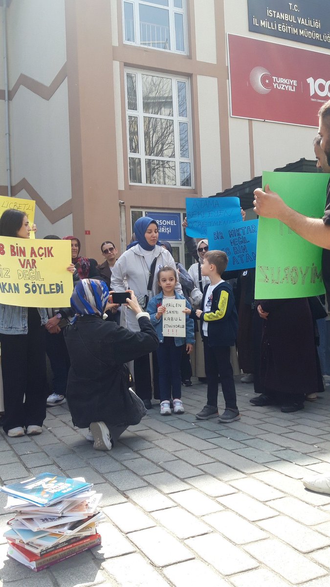 betulclk14's tweet photo. EMEĞİMİZ YERDE KALMASIN

2024 KPSS 15 BİN ÖĞRETMEN ATAMA SAYISINI KABUL ETMİYORUZ

ÜCRETLİ ÖĞRETMEN SAYISI KADAR ATAMA İSTİYORUZ

@RTErdogan
@tcbestepe
@Yusuf__Tekin
@tcmeb 

📍İstanbul İl Milli Eğitim Müdürlüğü önü
 #Ya2024eEkAtamaYaistifa https://t.co/Md5Wqrq1aY