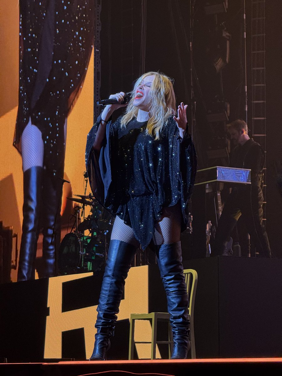 FanDeLaSanchez's tweet photo. #kylieminogue #tensiontour2025 #atx #austin #gay #lgbt #viral #trending #popdiva #padampadam #moodycenter @kylieminogue https://t.co/mXsddMdWw1