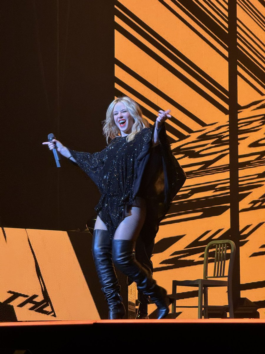 FanDeLaSanchez's tweet photo. #kylieminogue #tensiontour2025 #atx #austin #gay #lgbt #viral #trending #popdiva #padampadam #moodycenter @kylieminogue https://t.co/mXsddMdWw1