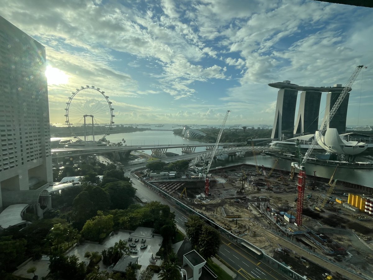 CurtisSChin's tweet image. #Singapore 🇸🇬

DYK: this island state’s tourism tagline is #PassionMadePossible. In this 📸: several iconic spots, 👉#HighFlyer, ⁦@GardensbytheBay⁩, ⁦@ArtSciMuseum⁩ &amp;amp; ⁦@marinabaysands⁩. #VisitSG ⁦@VisitSG_US⁩ ⁦@VisitSG_IN⁩ ⁦⁦@VisitSingapore⁩