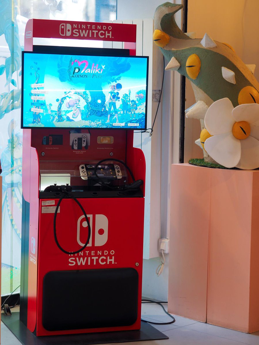 Maliki_officiel's tweet image. 🌸 Le « Mali-Kick Café » est ouvert !! 

Teste Maliki : Poison of the Past en exclu, découvre les webtoons sur Allskreen, les BD Maliki, savoure un menu spécial et repars avec ton souvenir 📸

 🎁 Une Switch custom signée @VaduAmka à gagner !