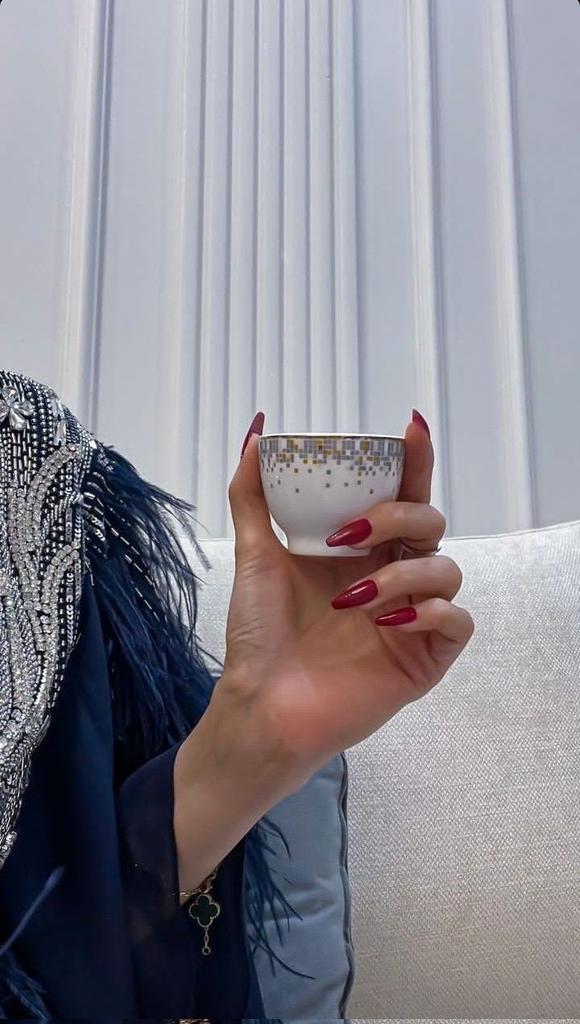 لَيِّهِ طِيحْتْ قَدْرُكَ مِنْ غَلَّايْ وَعُيُونِي 
لَيَّهُ نَزَلَتْ نَفْسُكَ وَأَنْتَ عَالِي مَكَانِ 

فِيكَ مَا خَابَ ظَنِّي فِيكَ خَابَتْ ظُنُونِي
 لَا وَلَا عَادَ بَعْدَكَ شَيُّ اِسْمِهِ أَمَان 🌹🌹