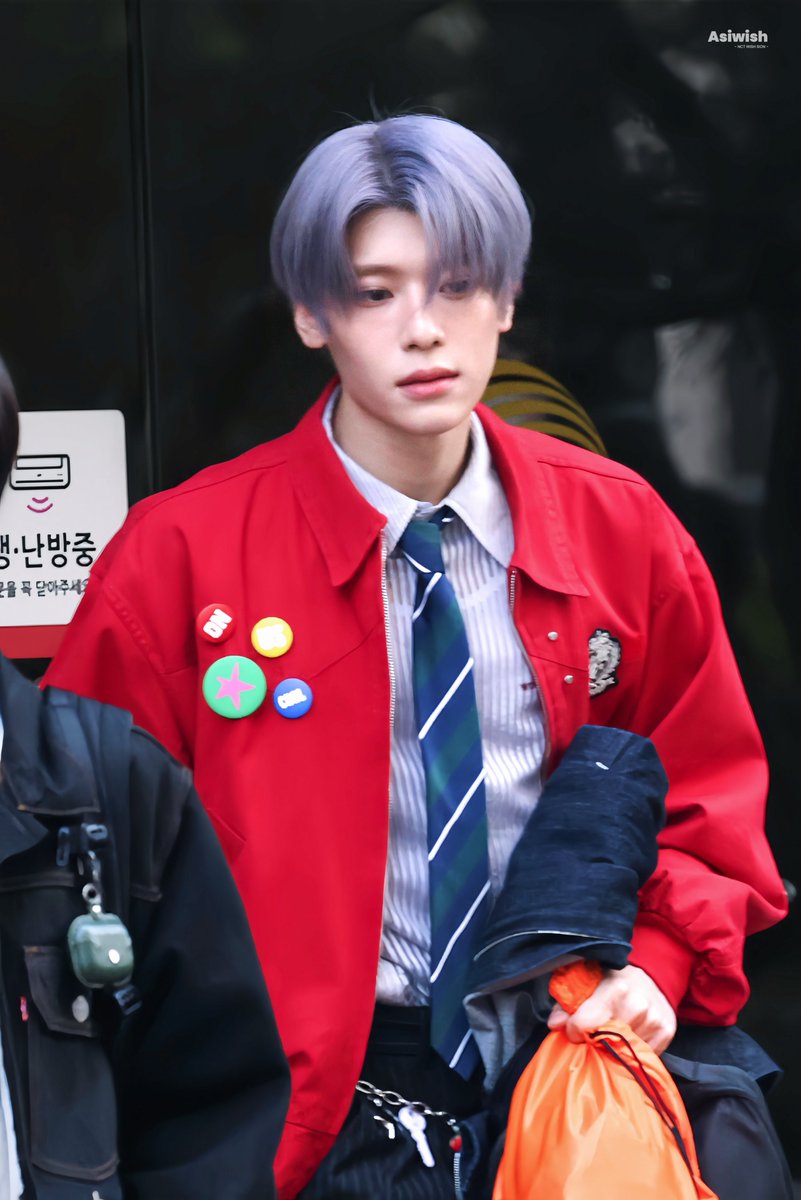 asiwish_aoao_'s tweet photo. 250418 뮤뱅 퇴근

#SION #시온 #シオン
#NCTWISH  #엔시티위시 https://t.co/ZrnRQduYqK