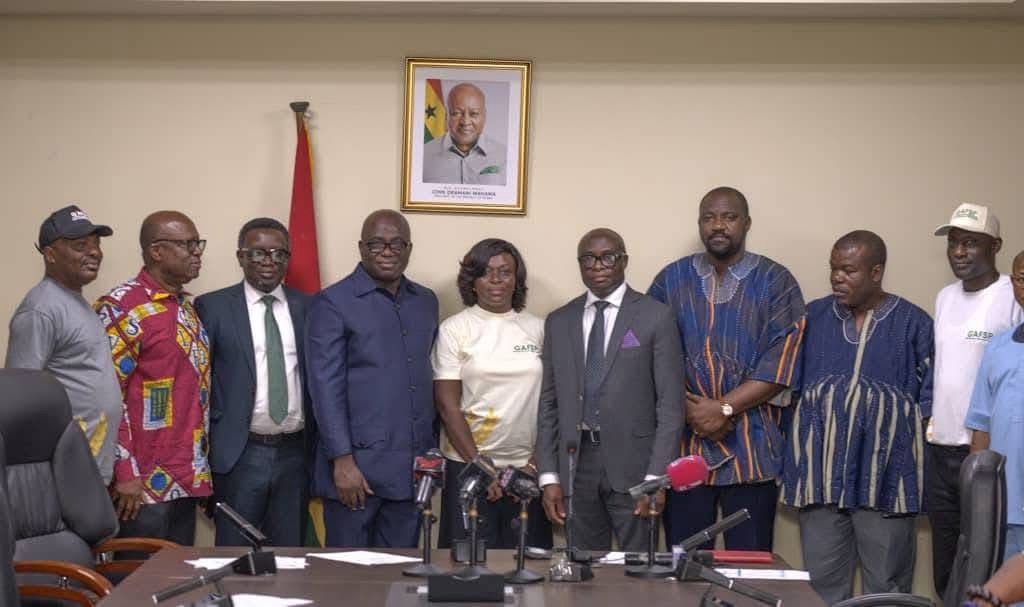 On Wednesday, April 16, I inaugurated a $1 million revolving fund in partnership with ARB Apex Bank.  
#EricOpoku #FoodSecurity #MoFA #NewEra