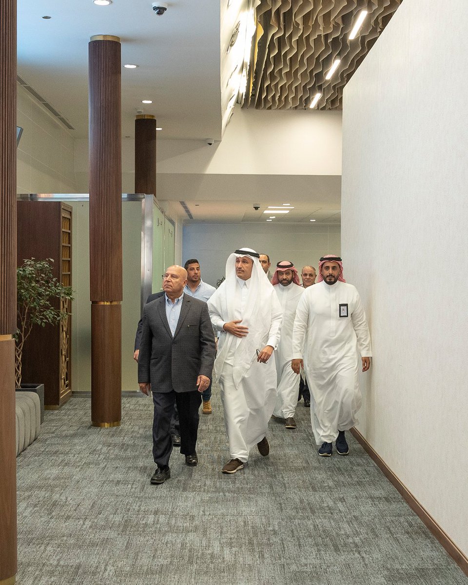 NEOM's tweet photo. زار معالي وزير النقل والخدمات اللوجستية م. صالح بن ناصر الجاسر، ومعالي رئيس الهيئة العامة للنقل المكلف د. رميح بن محمد الرميح، ومعالي نائب رئيس مجلس الوزراء للتنمية الصناعية ووزير الصناعة والنقل المصري الفريق م. كامل الوزير، نيوم، للاطّلاع على مشاريعها المستقبلية وبحث فرص التعاون في مجالات النقل البحري والتقنيات الحديثة.

#نيوم #الهيئة_العامة_للنقل_TGA