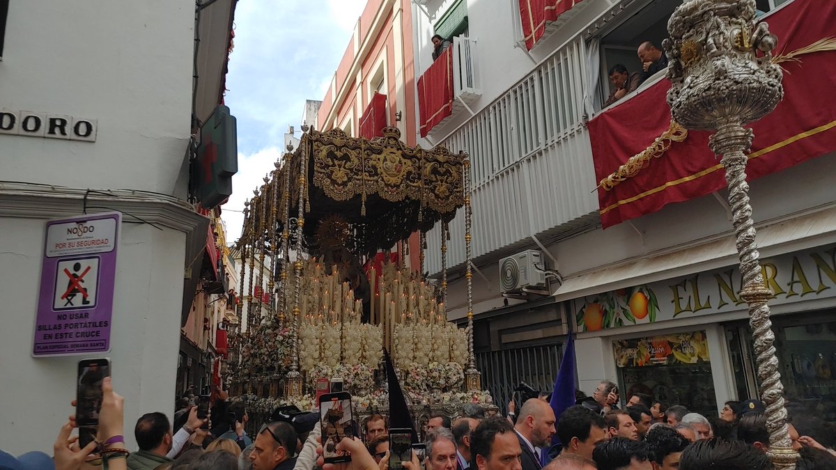 🔴12:00h| Virgen de las Angustias en calle Francos. #TDSCofrade#SSanta2025