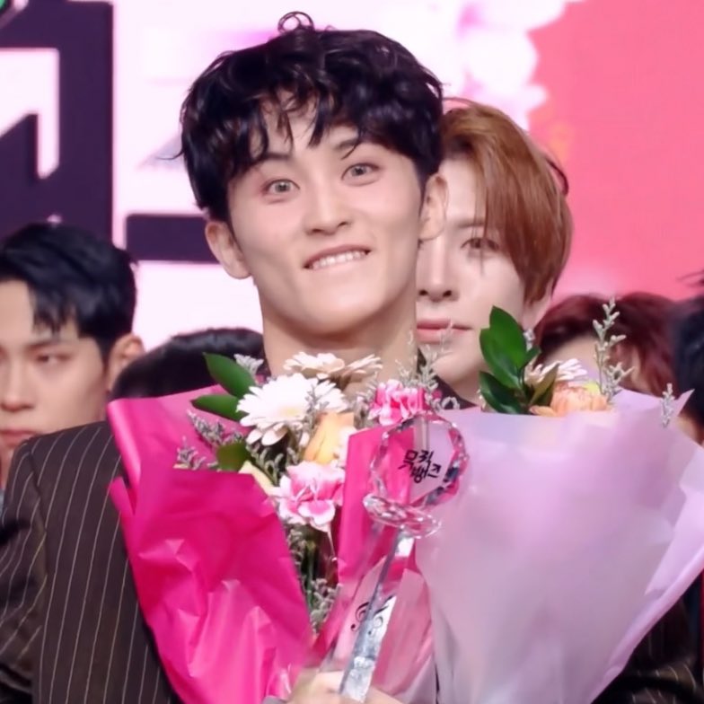 skdisknnn's tweet image. ㅋㅋㅋㅋㅋㅋㅋㅋ 앞니 발사한 거면 뭐 말 다햇제