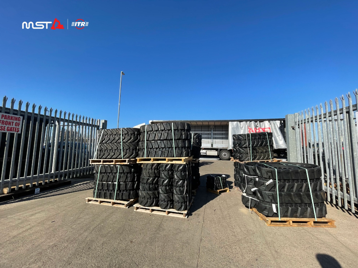 MSTParts's tweet image. In a rush? We&apos;re on our way!

MST offer a next day delivery service as standard across the UK, on all parts we hold in stock.

We also offer same day collection from our regional depots in Glasgow, Durham, Birmingham &amp;amp; Guildford.

#NationalCoverage #ExcavatorParts #RepairExperts