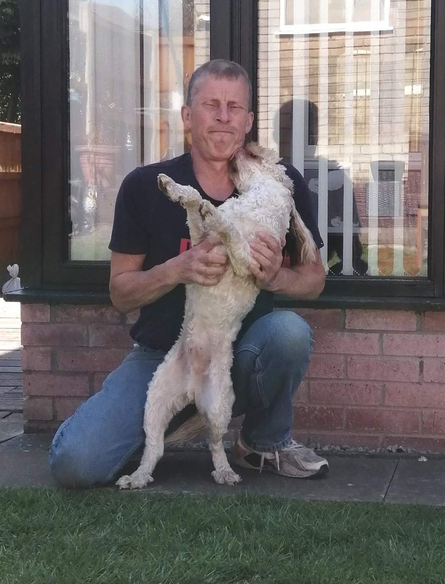 Happy Easter to all our friends on Twitter. We are just about to go away for a week on our holidays and I'm so excited I decided to surprise hoodad with a big kiss