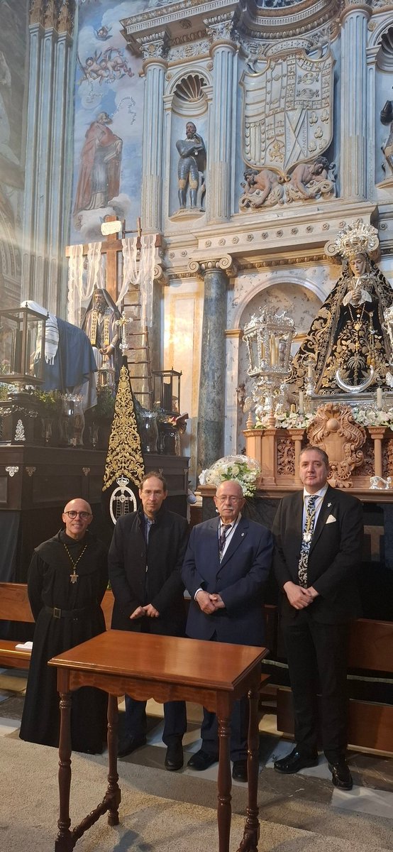 La Archicofradía del Perpetuo Socorro visita a la  Pontificia y Real Cofradía y Hermandad de Nuestra Señora de la Soledad Coronada y Descendimiento del Señor