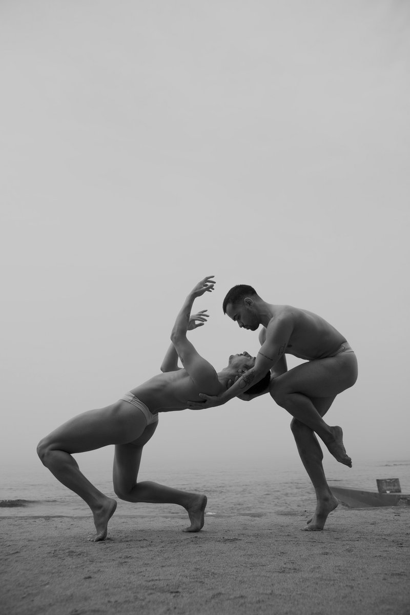Art ✨ 

Dancers: Henrique, Filipe
Photographer: Ruben Branches

#love #brazilian #portugal #art