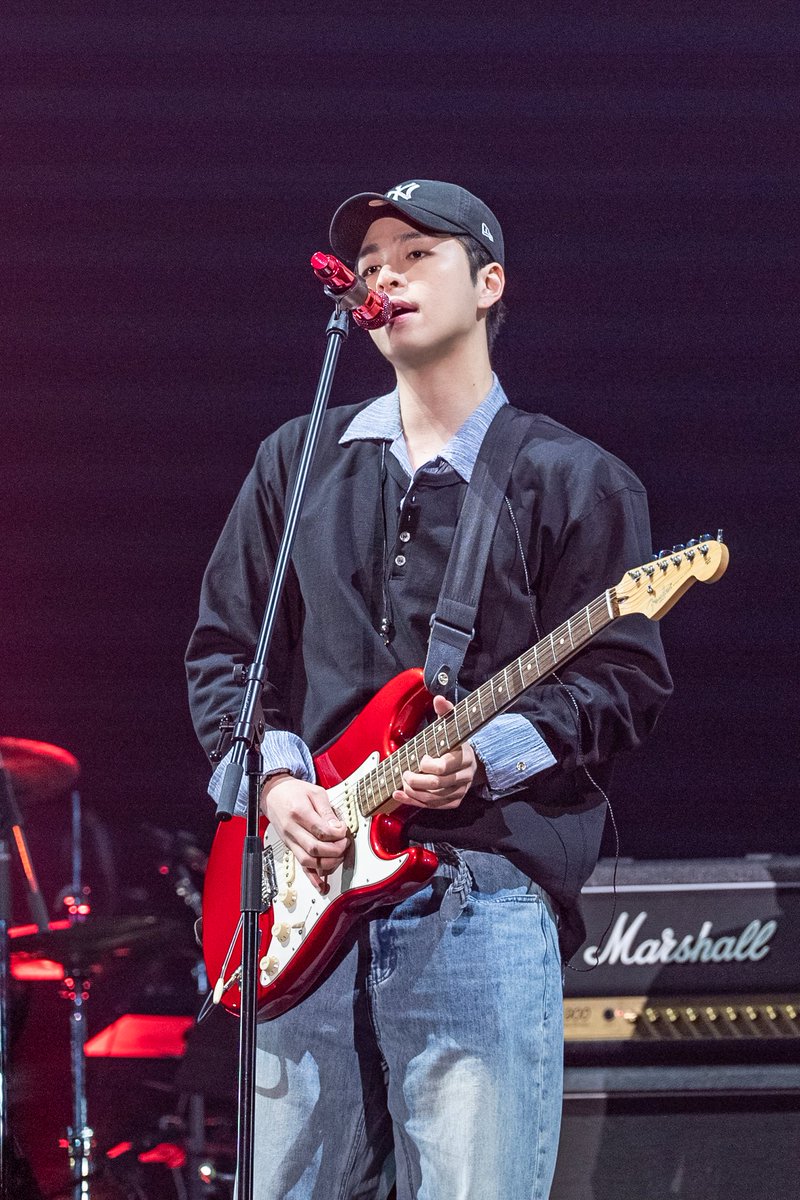 끼악
