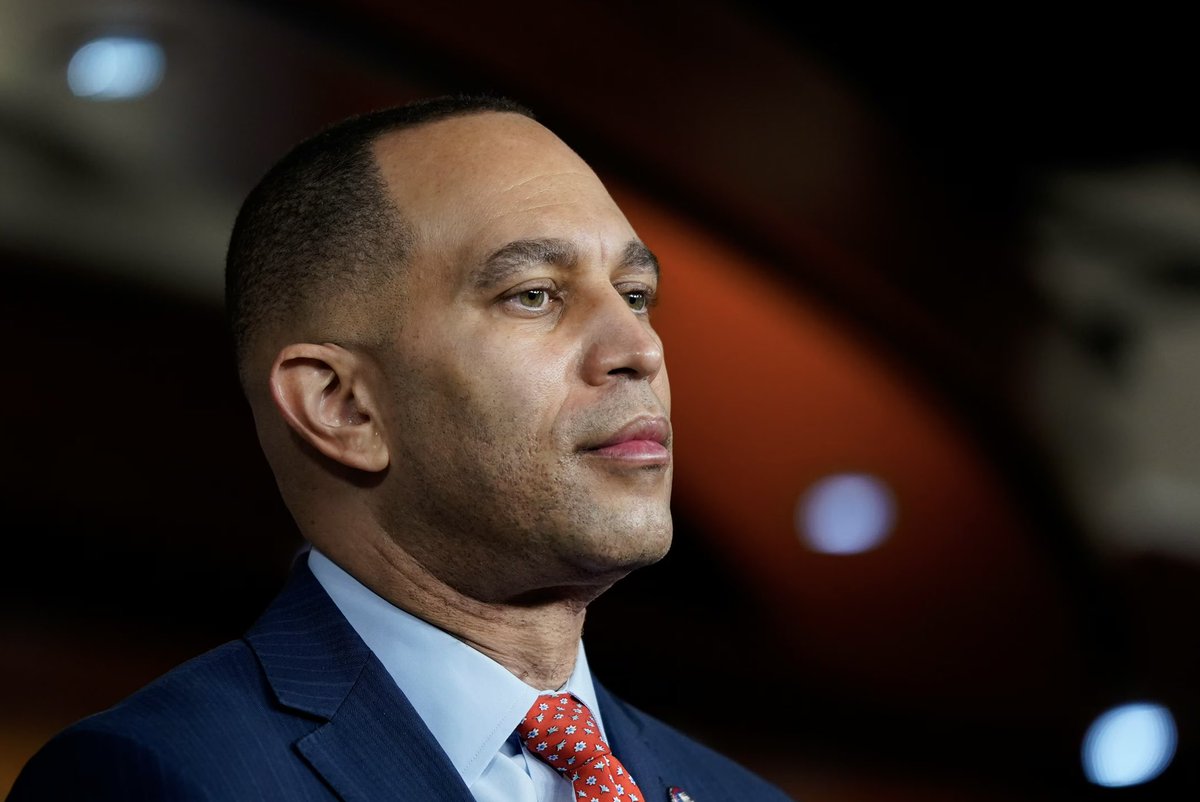 bluhue123's tweet image. Hakeem Jeffries: The Supreme Court needs to "aggressively" enforce its orders against the Trump administration.
Raise ✋ if you stand with Hakeem Jeffries