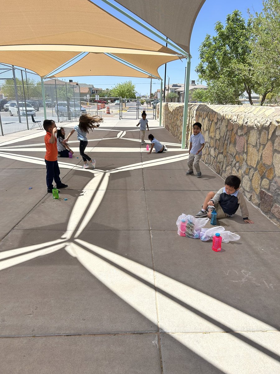 This week was a great week! Career Day and Bubble day were the highlight for my PK scholars 🩷🫧🚁🚒🚔 <a href="/Ituarte_ES/">Sgt. Roberto Ituarte Elementary</a> #YouMeRIE