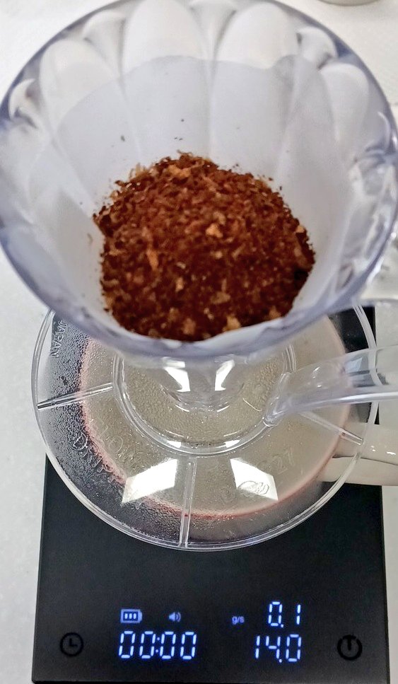 wanikeiba's tweet photo. ホンデュラス(カトゥアイ・ウォッシュド)をペーパードリップ✨☕✨
フレンチプレスで淹れたときよりもクリアな印象、みずみずしいオレンジの明るい果実感がありフレンチトーストの甘味と塩味が複雑性を生み美味しかった😋🎵 https://t.co/cACWWRuuQs