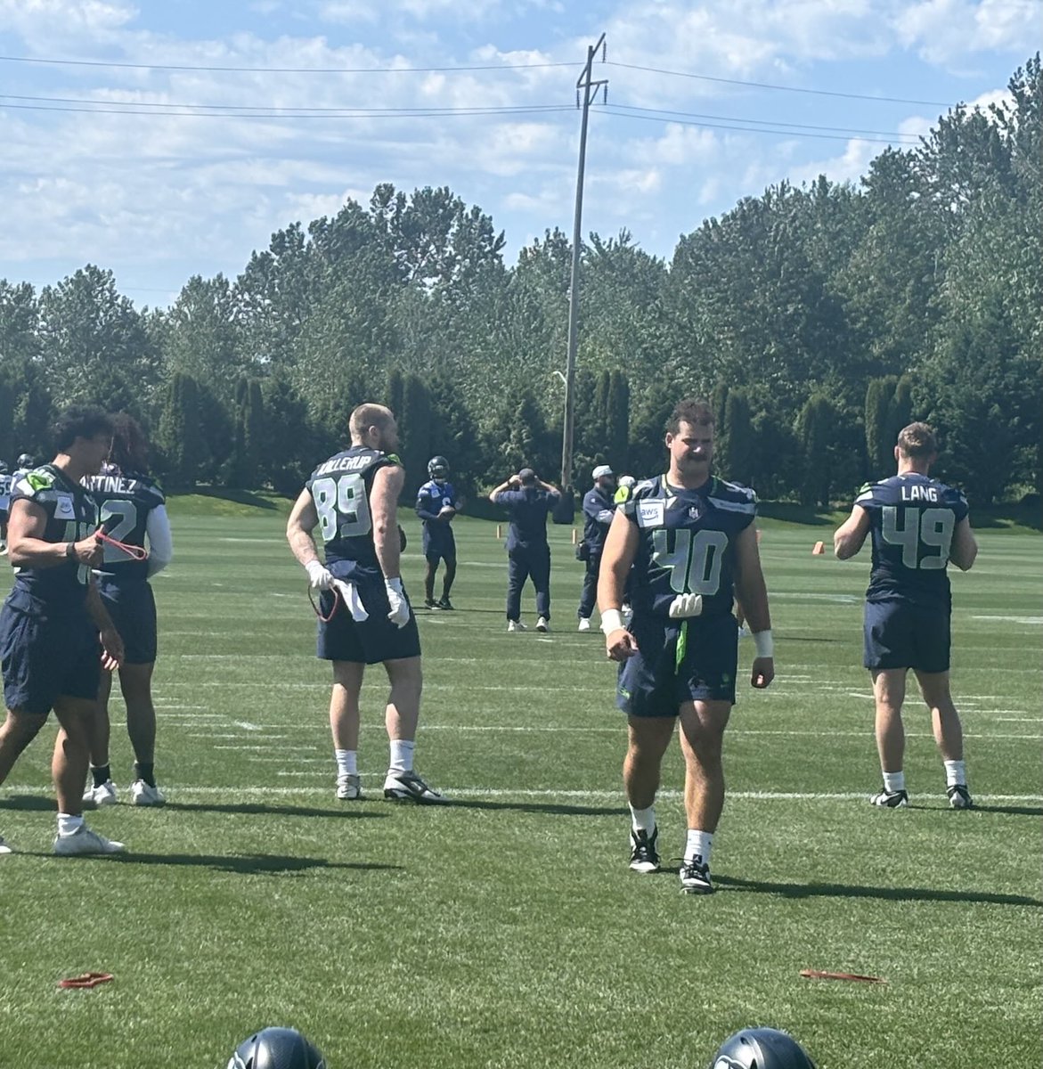 Seahawks 5th round draft pick, Alabama fullback Robbie Ouzts caught a couple passes from Jalen Milroe at today’s rookie minicamp.