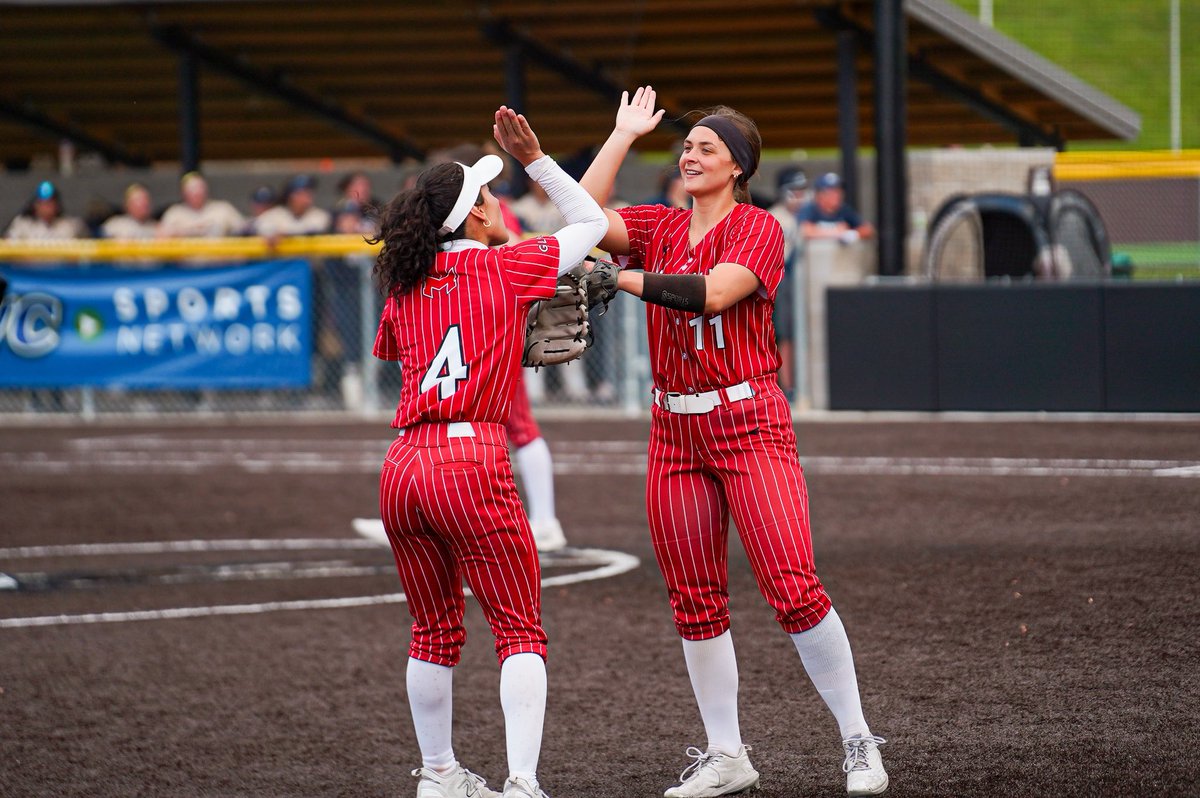 Thank you to our seniors!!! Moments from our last games yesterday in Peoria. #rollnards 🐶